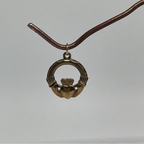 10k Yellow Gold Irish Claddagh Hands Heart Pendant Charm
